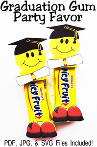 Celebrate graduation time with these fun party favors filled with smiles and gum. These unique graduation party favors will be the hit of the party. #graduationparty #graduationpartyfavor #gumfavor